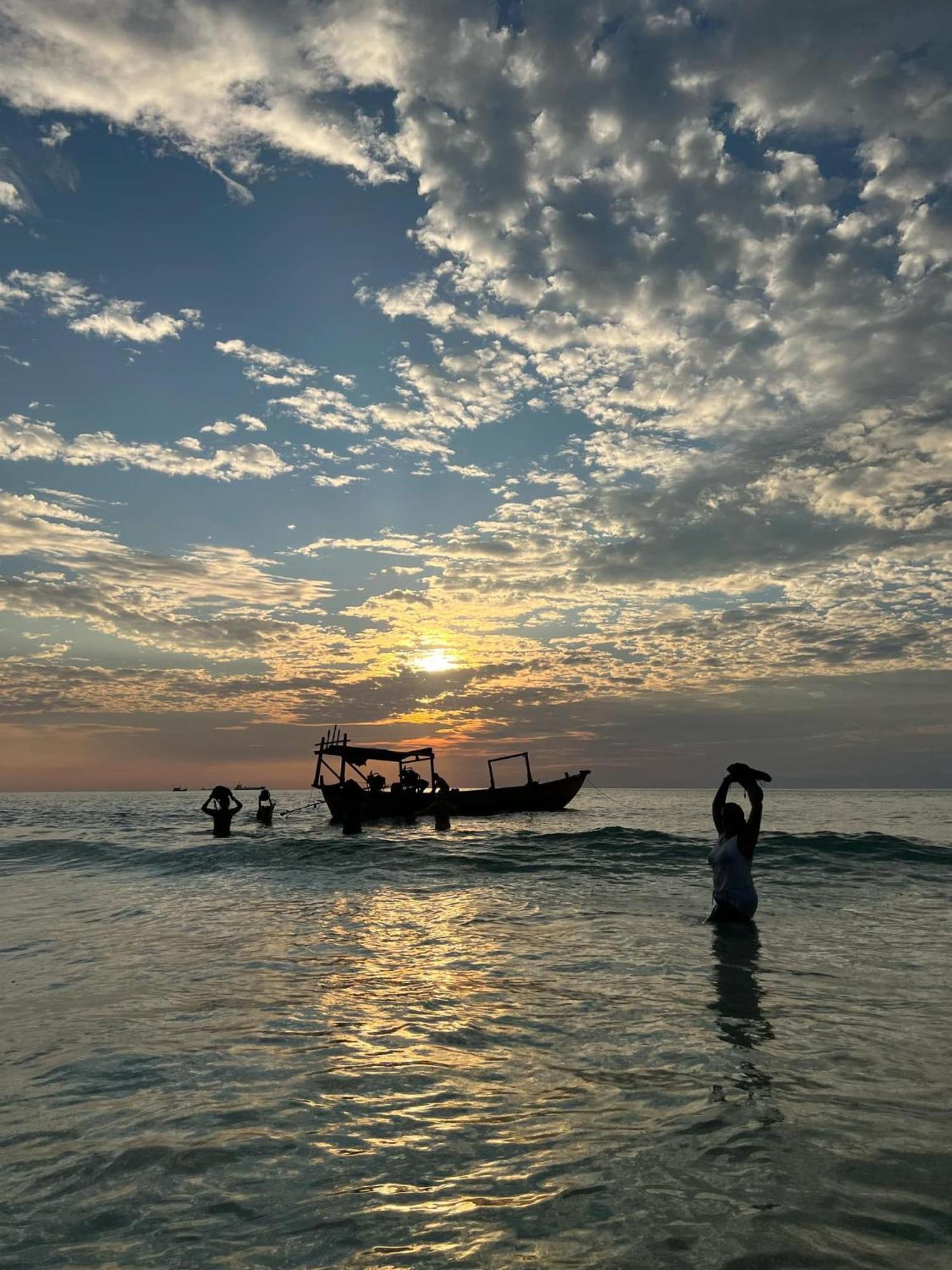 Easy Tiger - M'Pai Bay Beach, Koh Rong Sanloem Bagian luar foto